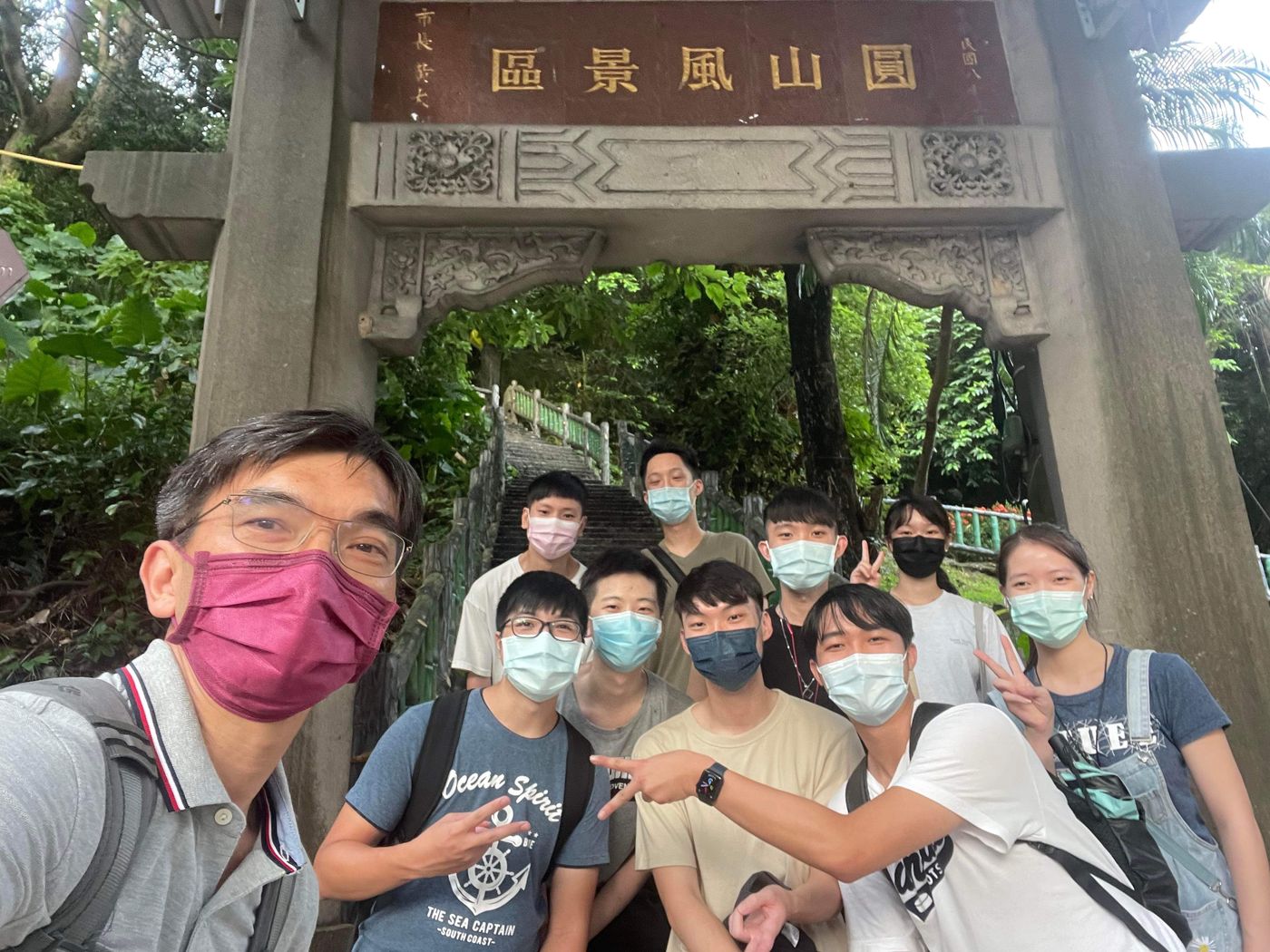 DVLab 實驗室登山合照