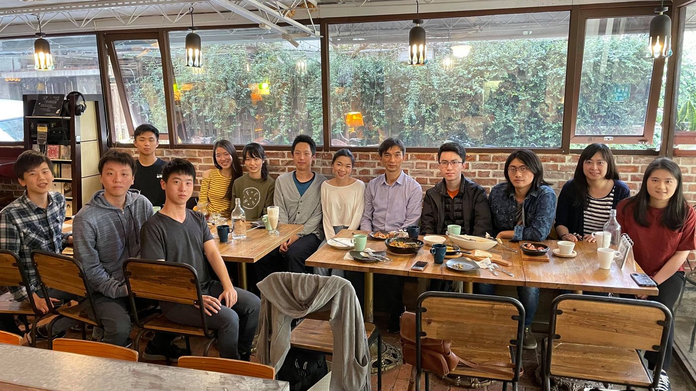 DVLab 實驗室聚餐合照